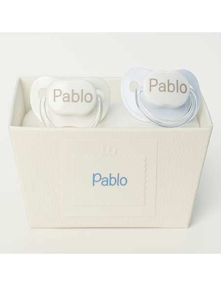 Pack de dos chupetes y babero | Regalo funcional y tierno para bebé