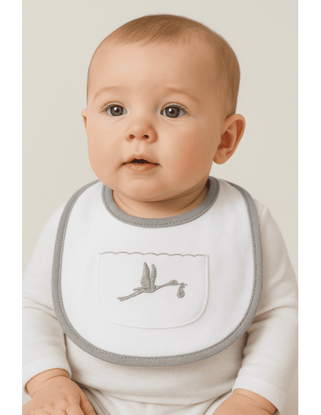 Canastilla con mordedor, vajilla infantil y complementos | Regalo completo y funcional para bebé