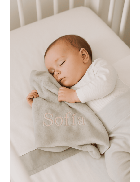 cCanastilla manta personalizada, pijama y body | Regalo completo para recién nacido