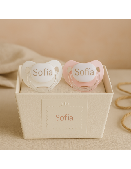 Set de Dos Chupetes, Chupetero y Babero Personalizados | Regalo para Bebé