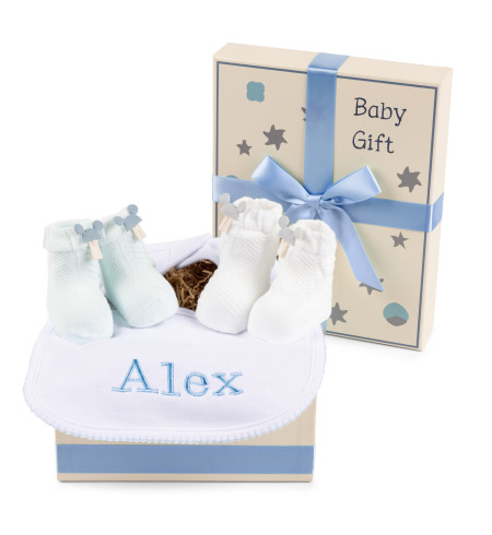 Caja Regalo con Calcetines, Babero Bordado y Detalles Únicos – Ideal para Regalo