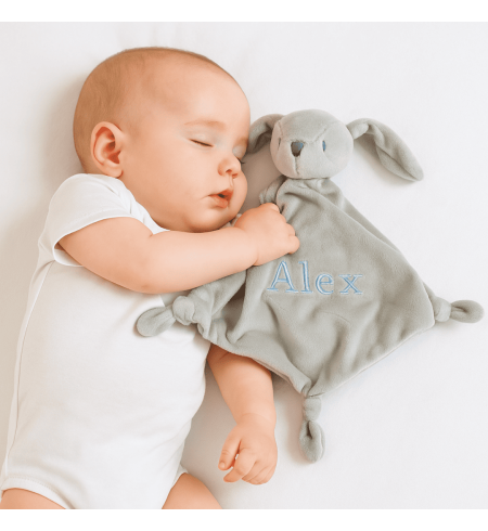 Canastilla con maleta, manta y doudou personalizados | Regalo elegante para bebé