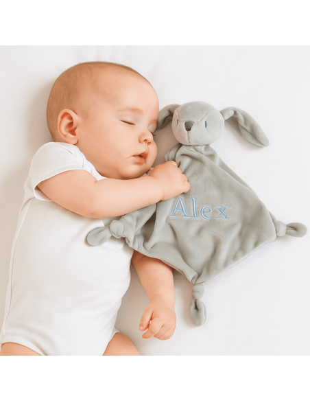 Canastilla con maleta, manta y doudou personalizados | Regalo elegante para bebé