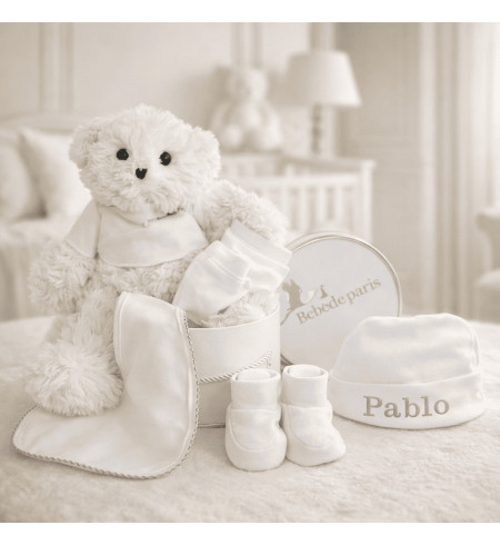 Conjunto bebé con patucos, manoplas y gorro + peluche en caja vintage