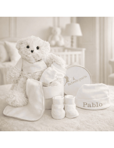 Conjunto bebé con patucos, manoplas y gorro + peluche en caja vintage