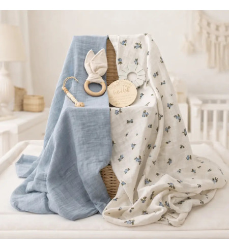 Regalo sostenible y natural para Bebé: 2 Muselinas, Mordedor y Chupetero Azul