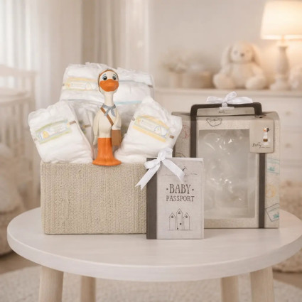 Tarta de pañales con mordedor Nicky | Regalo original y funcional para bebé 2