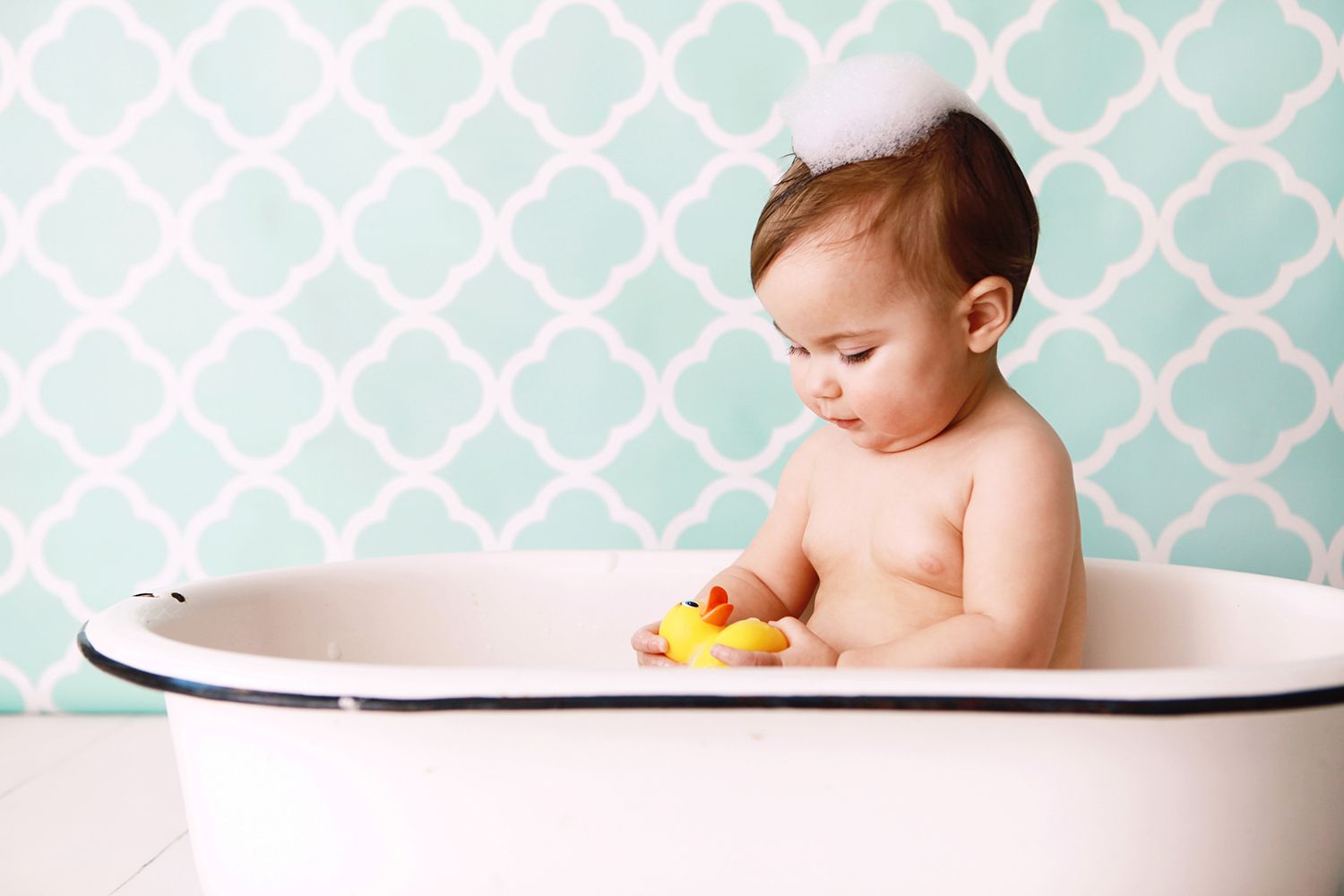 El baño del bebé: un momento mágico para disfrutar en familia.